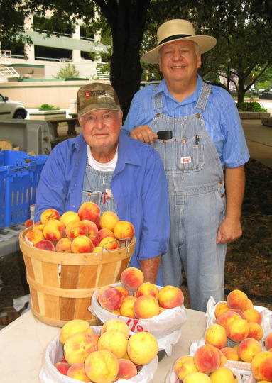Texas peaches at the Cowtown Farmers Market