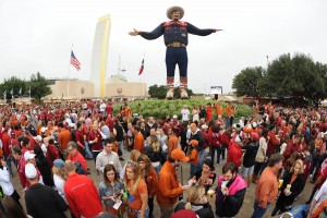 Be sure to take a photo with Big Tex®. Photo by Kevin Brown/State Fair of Texas. 