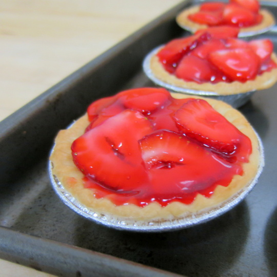 strawberry mini pies