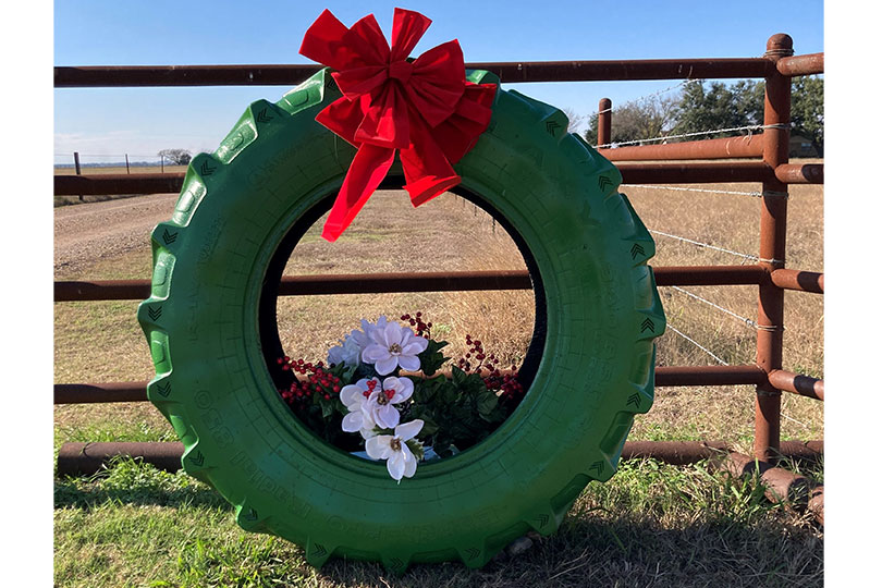 Farm-style Christmas décor – Texas Farm Bureau – Table Top
